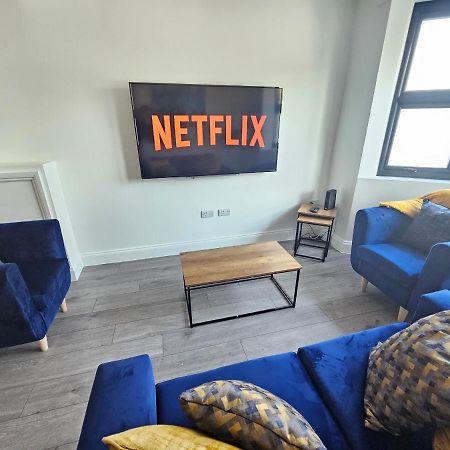 Spacious 4Br House, London, Sleeps 9, Parking Available Eksteriør billede