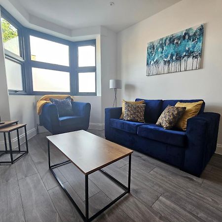 Spacious 4Br House, London, Sleeps 9, Parking Available Eksteriør billede