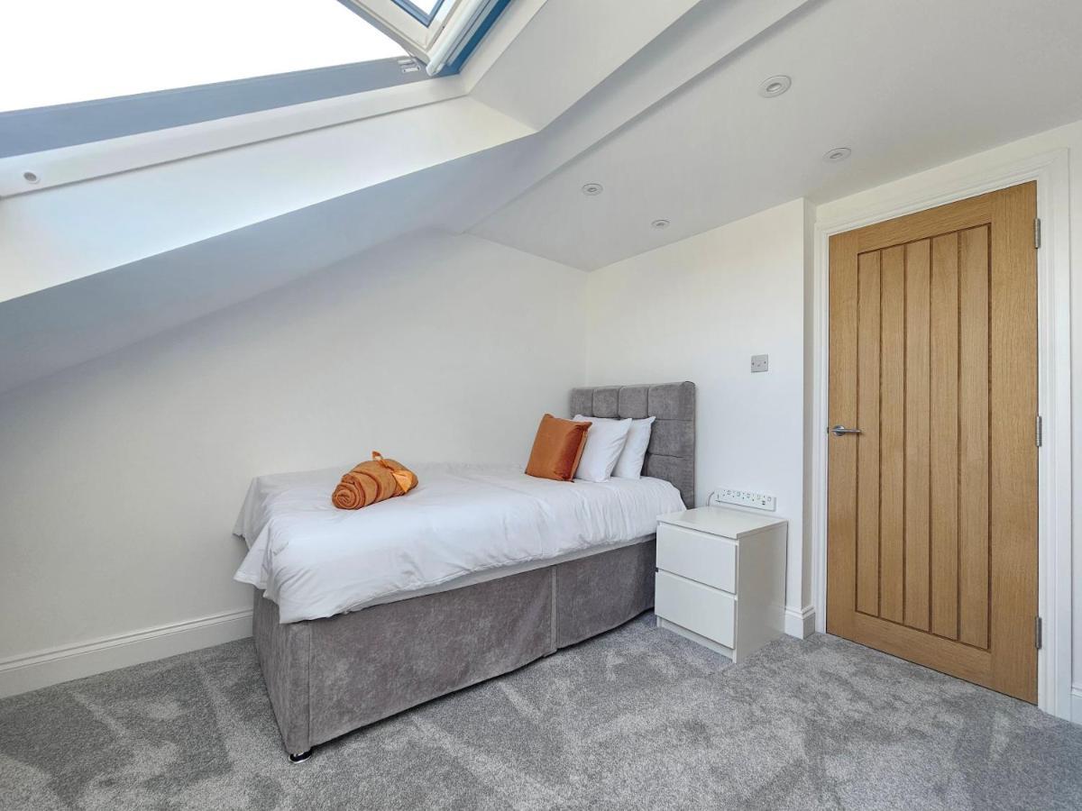 Spacious 4Br House, London, Sleeps 9, Parking Available Eksteriør billede