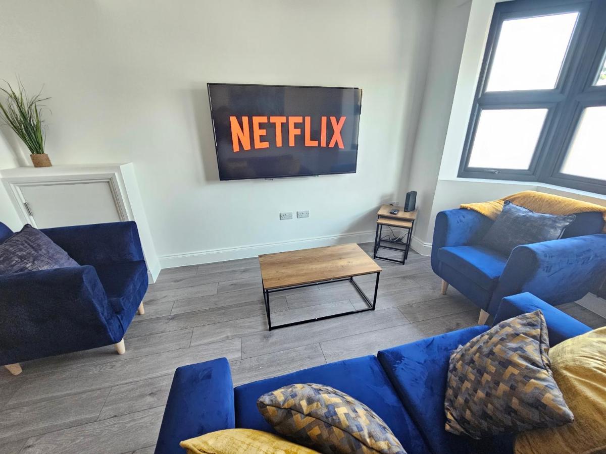 Spacious 4Br House, London, Sleeps 9, Parking Available Eksteriør billede