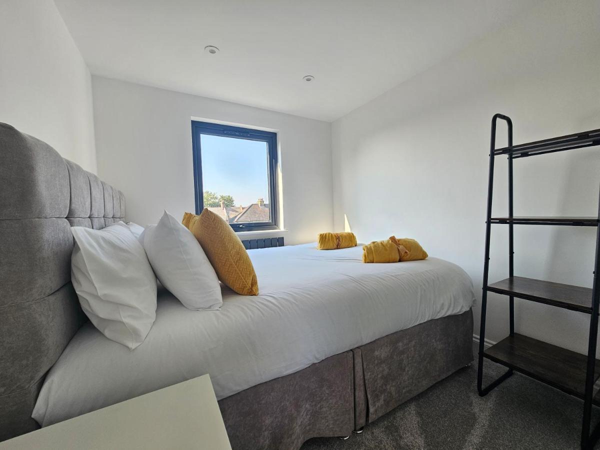 Spacious 4Br House, London, Sleeps 9, Parking Available Eksteriør billede