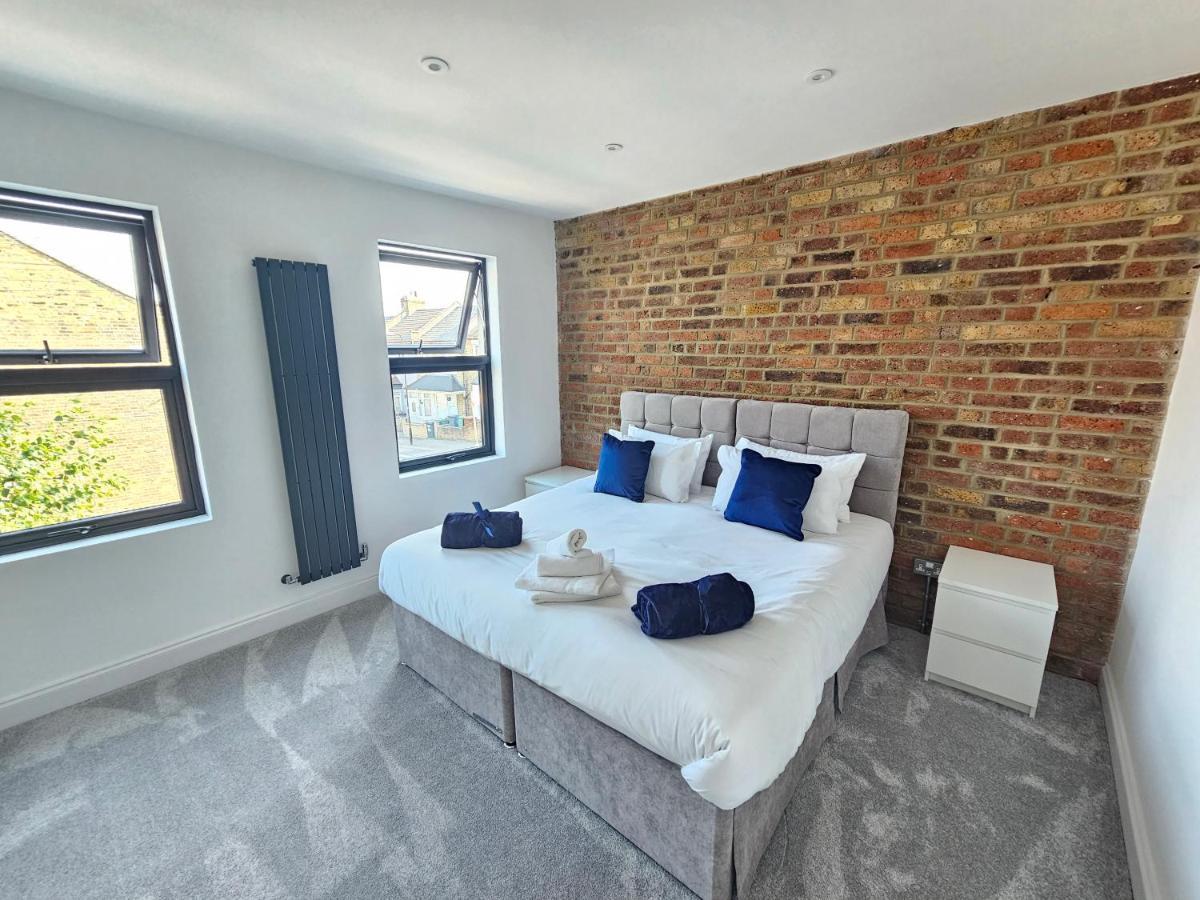 Spacious 4Br House, London, Sleeps 9, Parking Available Eksteriør billede