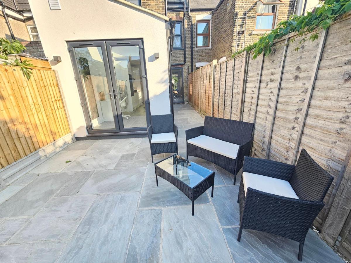 Spacious 4Br House, London, Sleeps 9, Parking Available Eksteriør billede