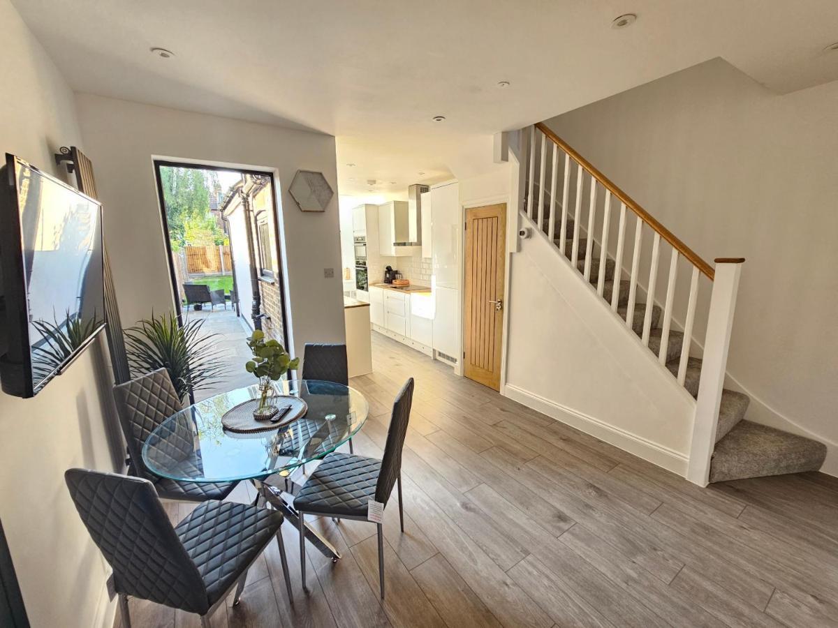 Spacious 4Br House, London, Sleeps 9, Parking Available Eksteriør billede