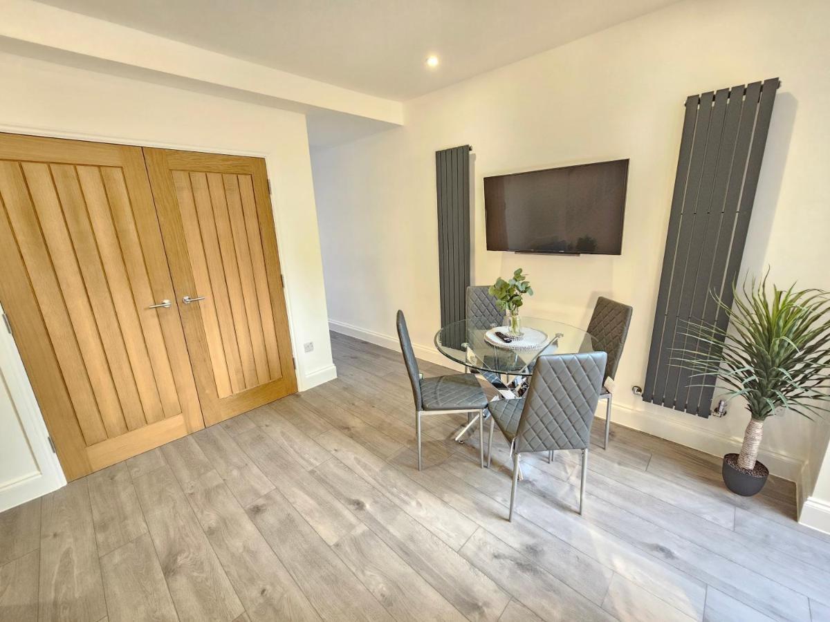 Spacious 4Br House, London, Sleeps 9, Parking Available Eksteriør billede